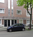 2.Twee trappenhuizen naast elkaar. Links nr. 82 rechts nr. 80.
<br/>
Corrie Groen- Pickhard, 2014-04-17